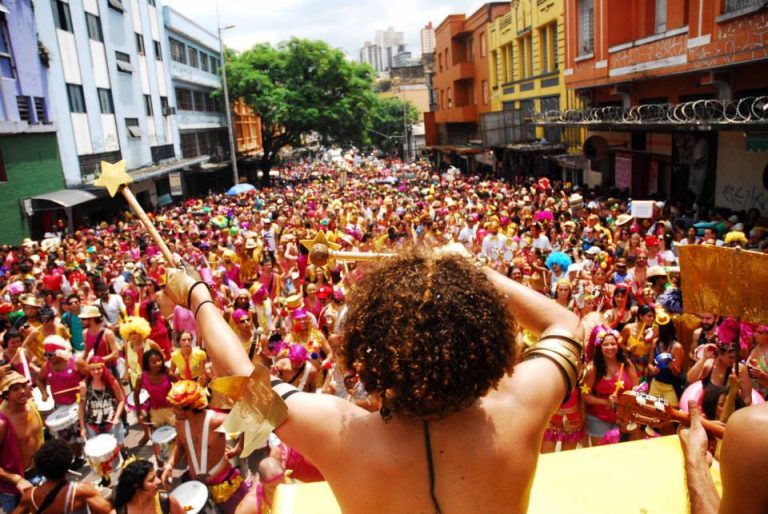 18/02 – O Então, Brilha! traz o tema “Sol da Justiça” para o cortejo 2023 no Carnaval de Belo Horizonte