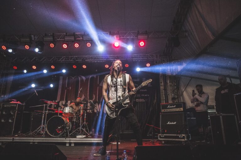 15/12 –  Festival Dia de Rock em Belo Horizonte, com Black Pantera, Traste e Last Warning